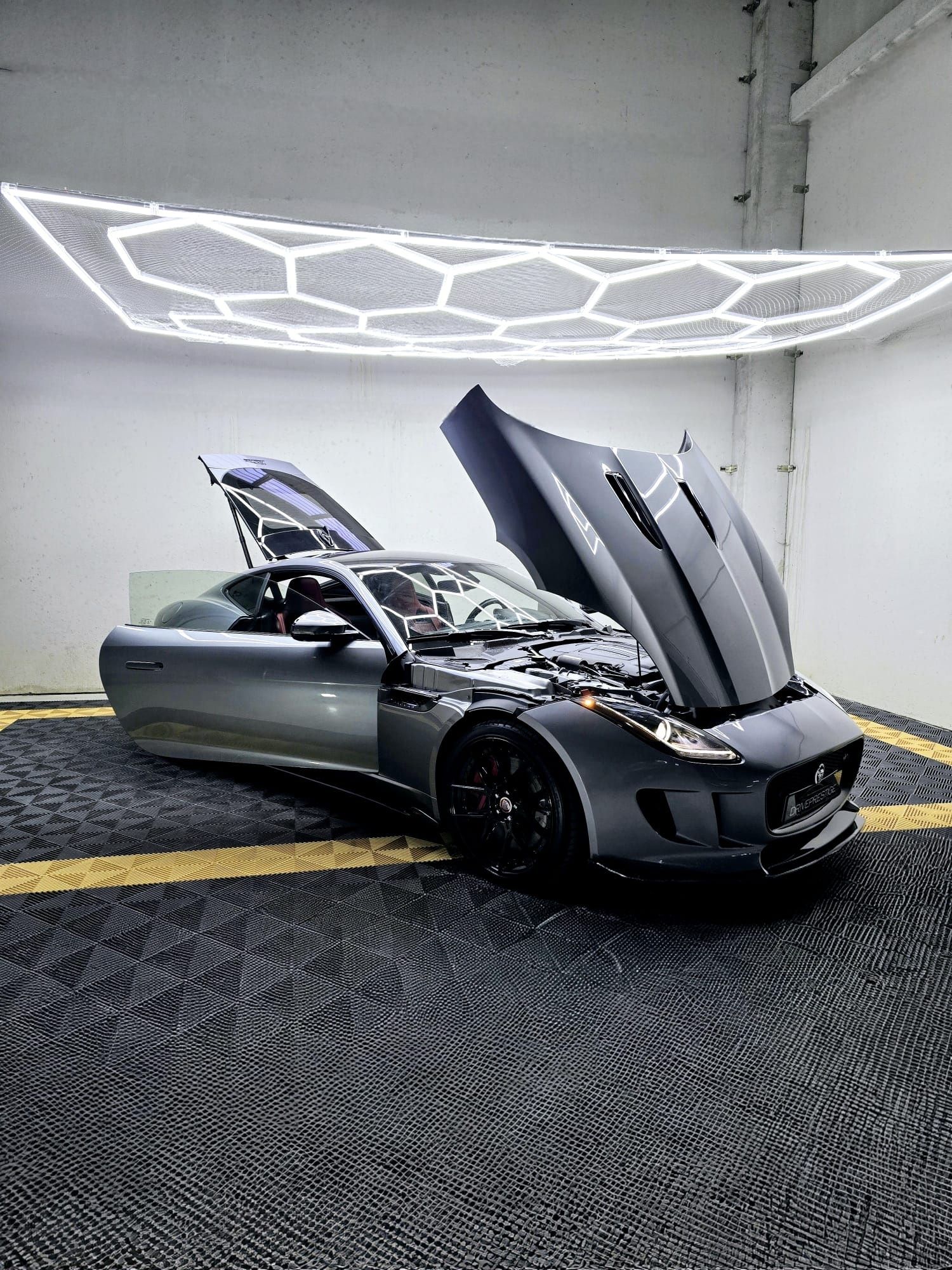 Jaguar F-Type R 600cv