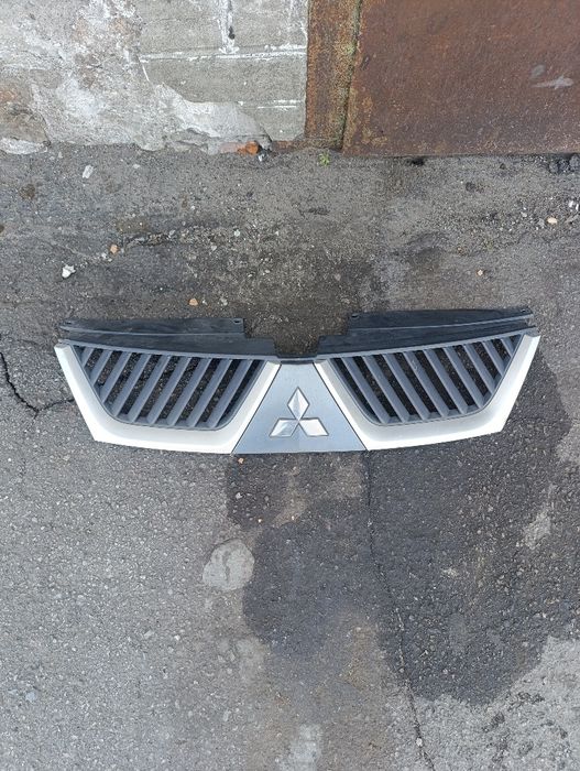 Решётка радиатора Mitsubishi outlander XL