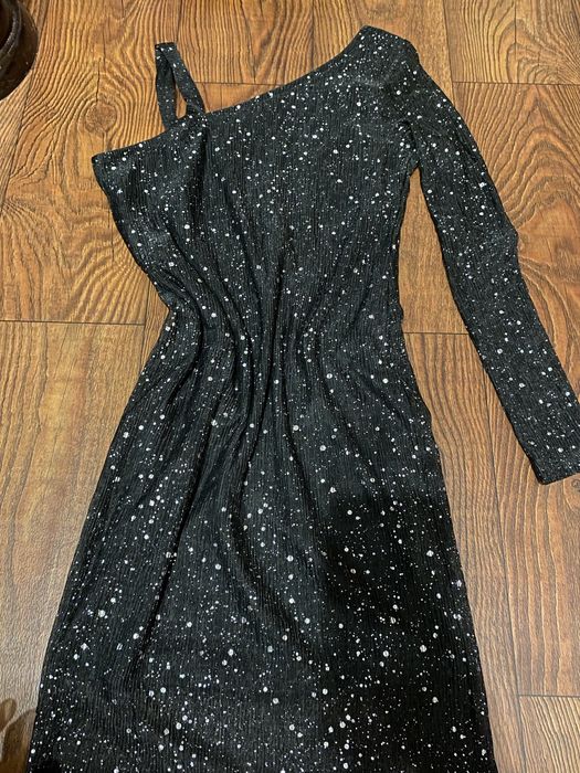 Сукня xs з блискітками на один рукав