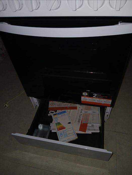 Fogão elétrico Indesit: IS5V4PHW/E