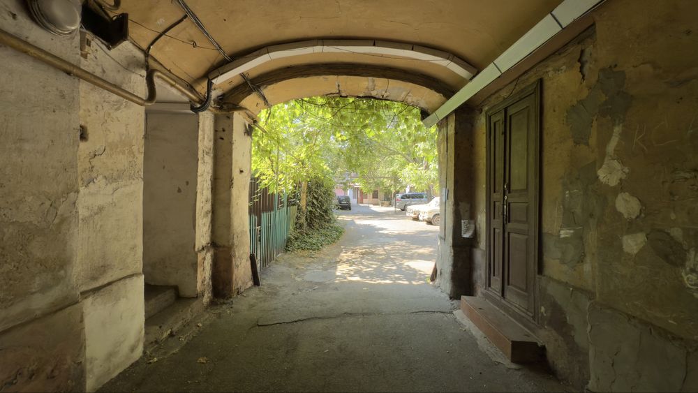 Продам 3 комнатную квартиру с ремонтом центр Старобазарный сквер