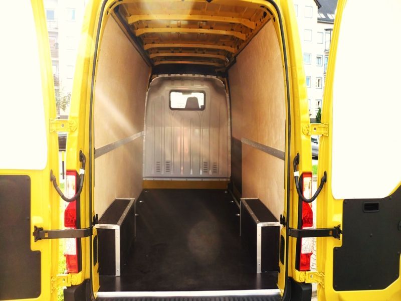 Zabezpieczenie części ładującej busów Renault Master L4H2
