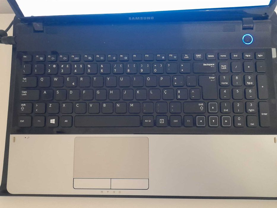 Portátil usado Samsung Notebook Series 3 300E5A-S07