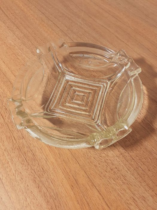 Stara kryształowa popielniczka 8 wgłębień na papierosy