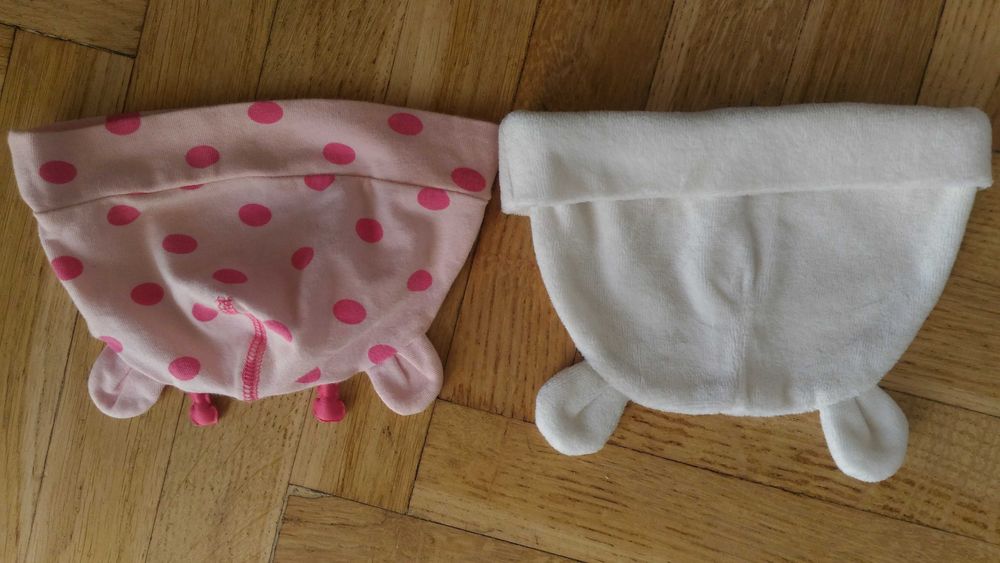 Dwie czapeczki niemowlęce miś polarny i żyrafa r. 62 nowa