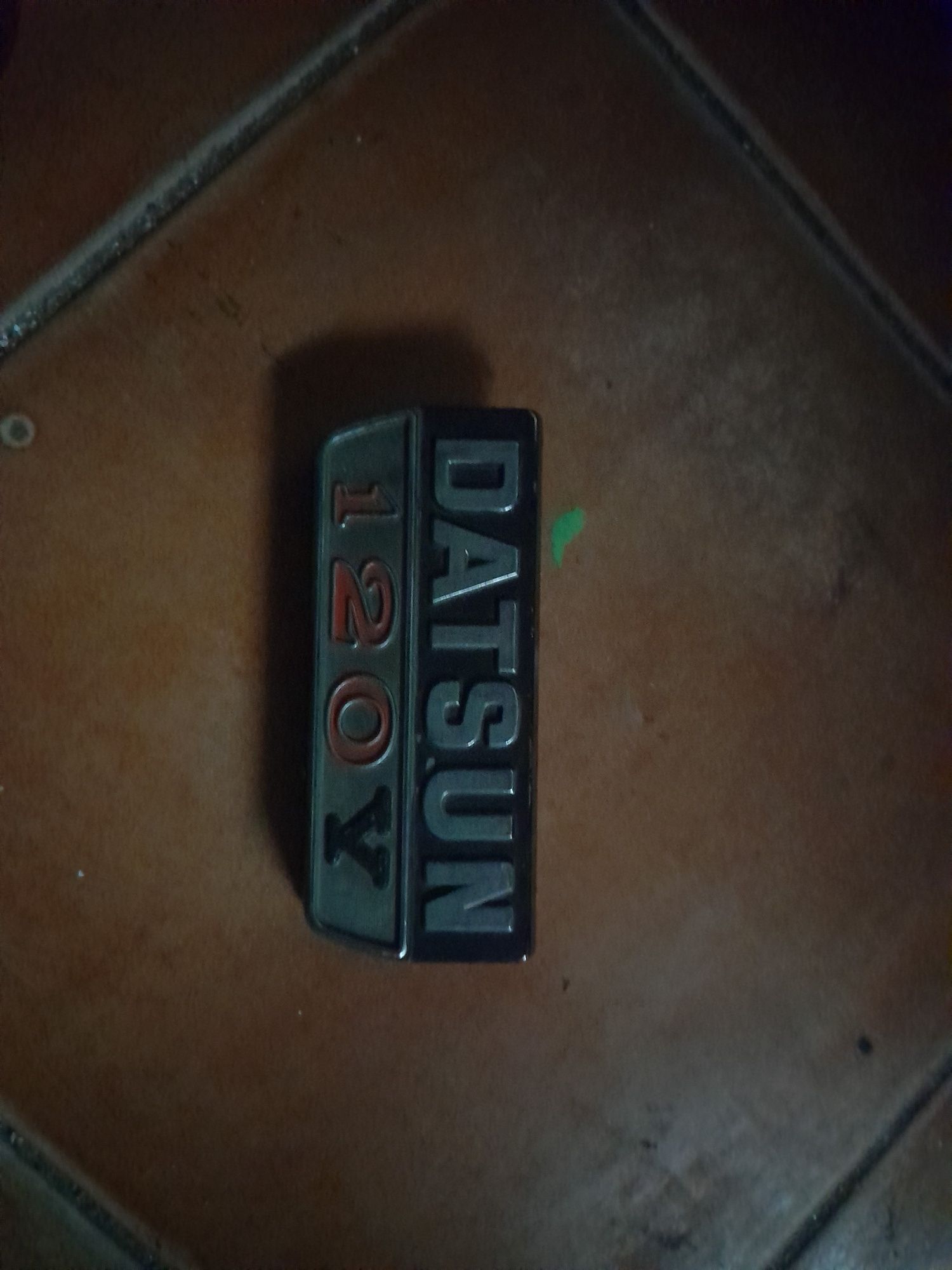 Simbolo Datsun 120y