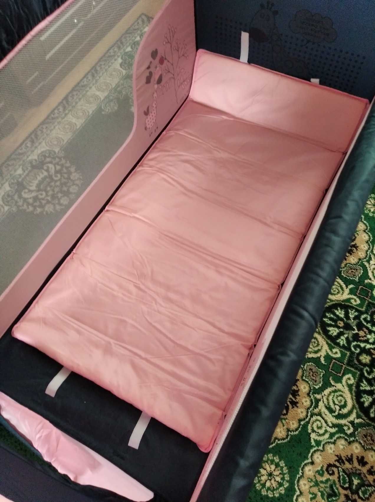 Łóżeczko turystyczne. Stan idealny, różowe.
