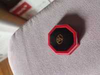 Przypinka Pins na koszulę logo Toyota