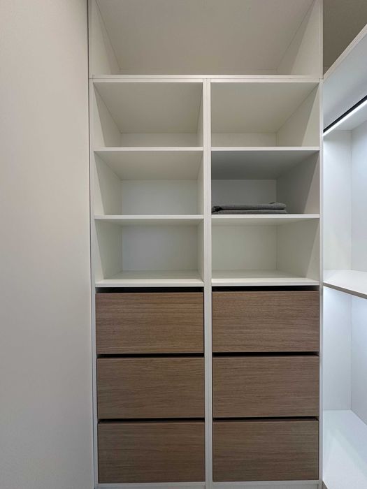 Продам квартиру з дизайнерським ремонтом.