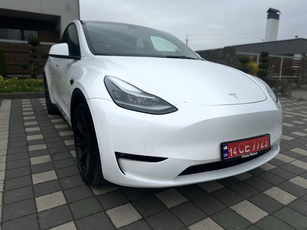 Tesla model Y 5 автопілот