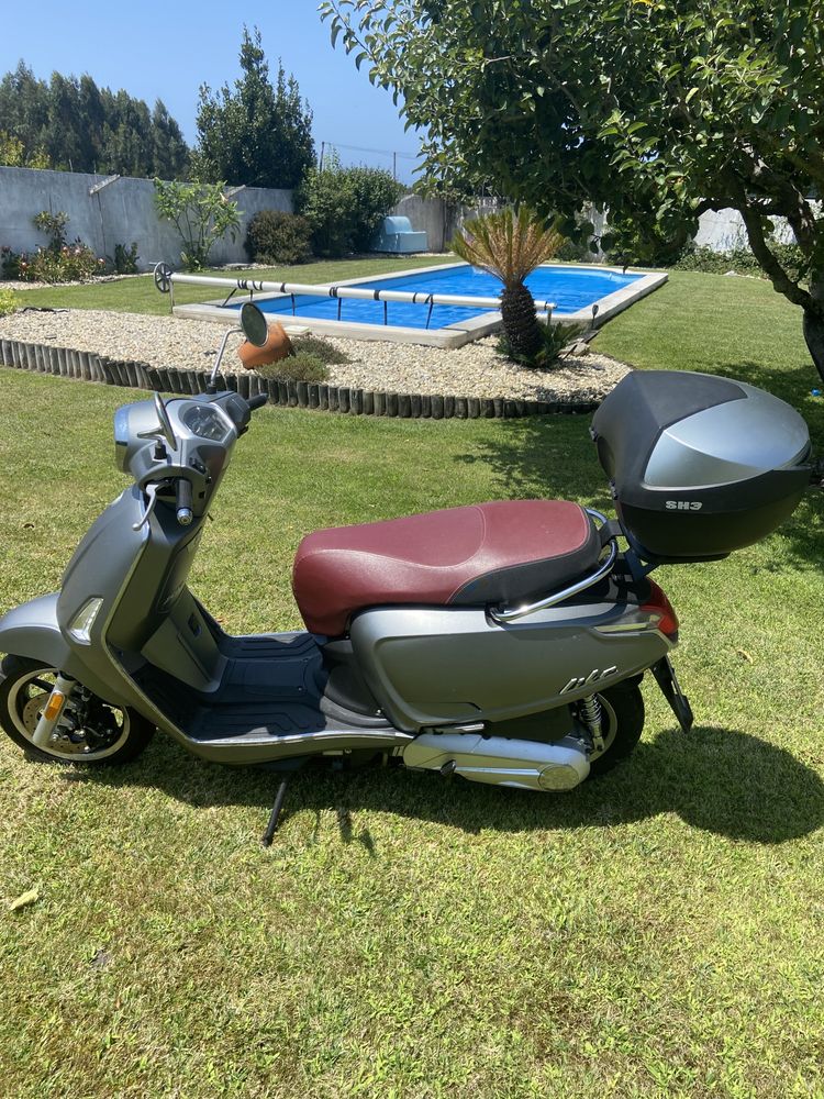 Scooter 125 imitação vespa Like sh39