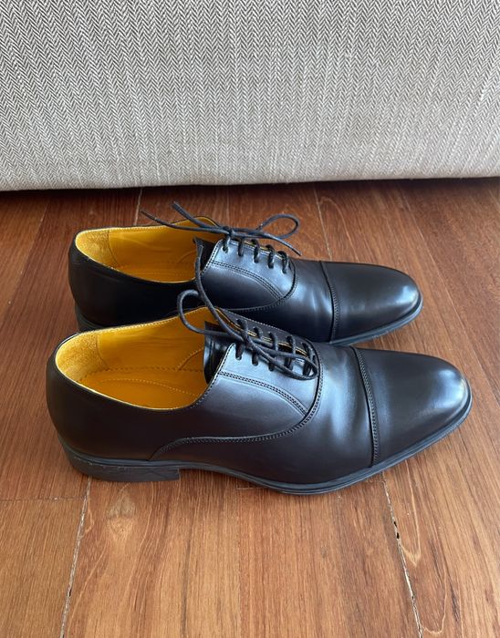 Sapatos elegantes de homem