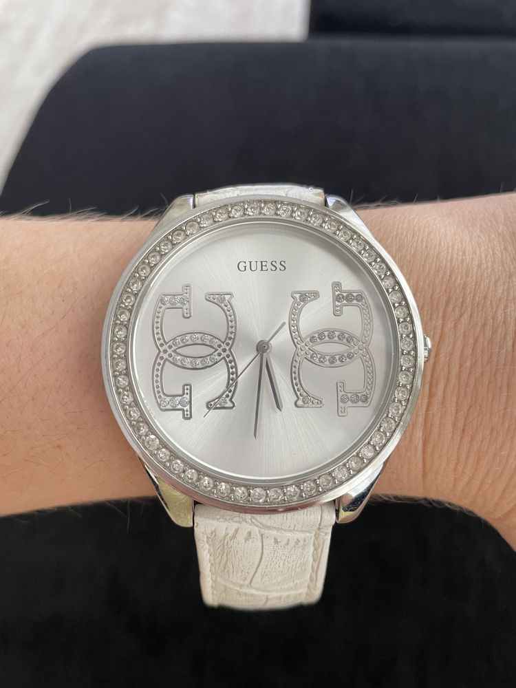 Relógio GUESS com caixa e documentos