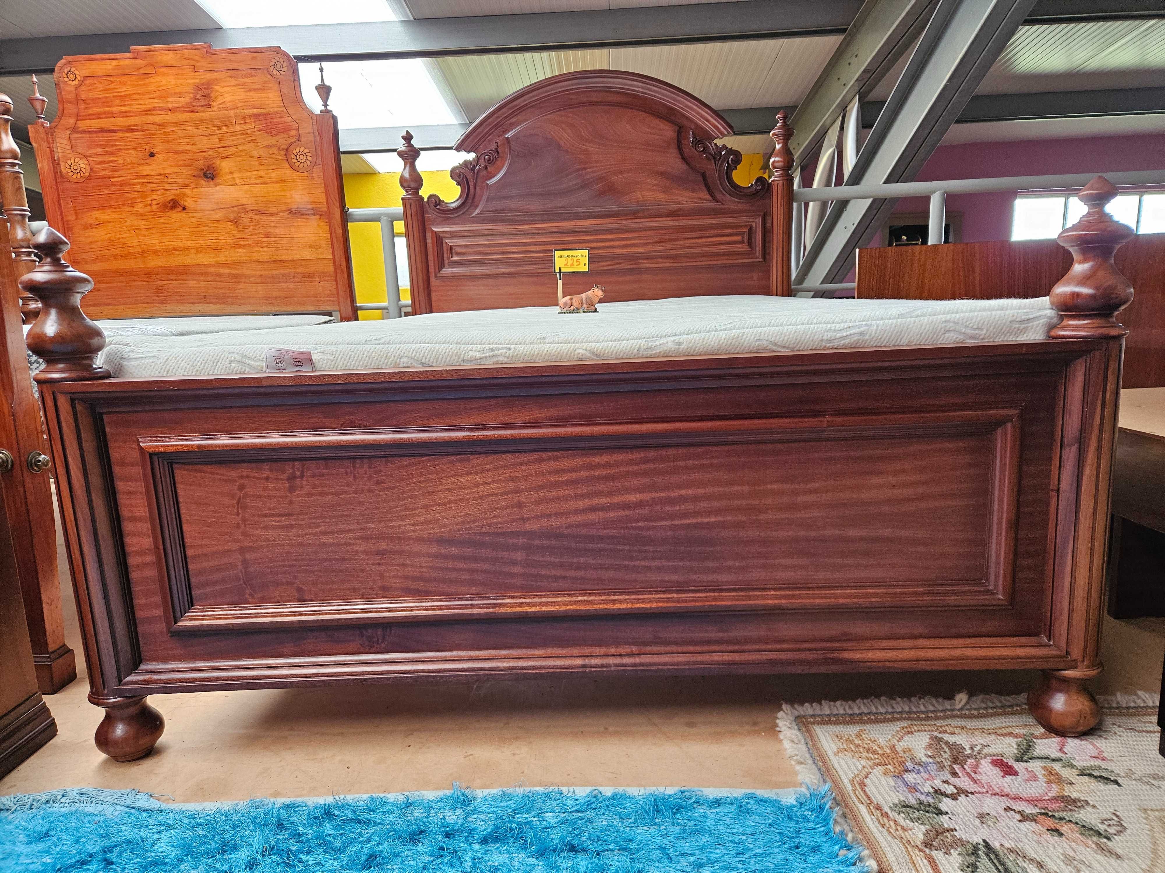 Cama em madeira maciça com estrado e colchão - Muit
