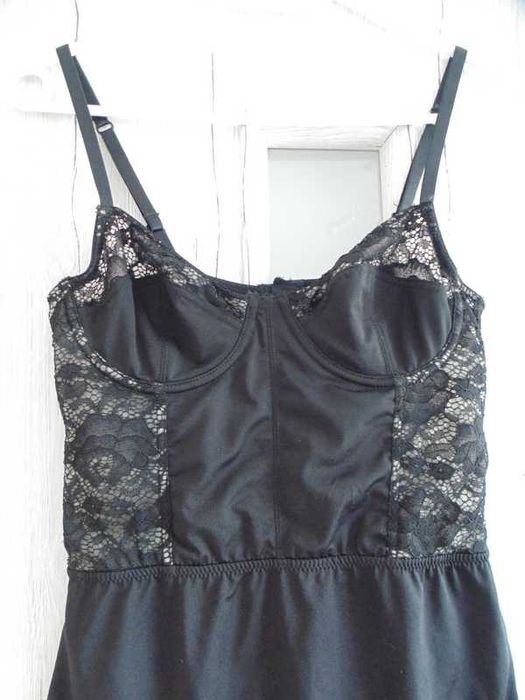 TopShop modelujące śliczne body z koronką w kwiaty 38