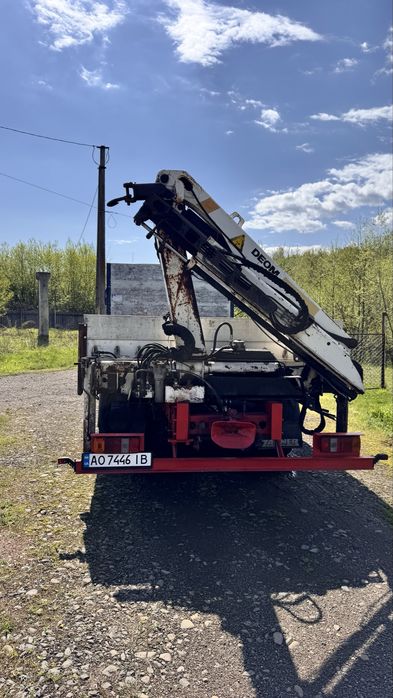 Автомобіль з краном маніпулятором