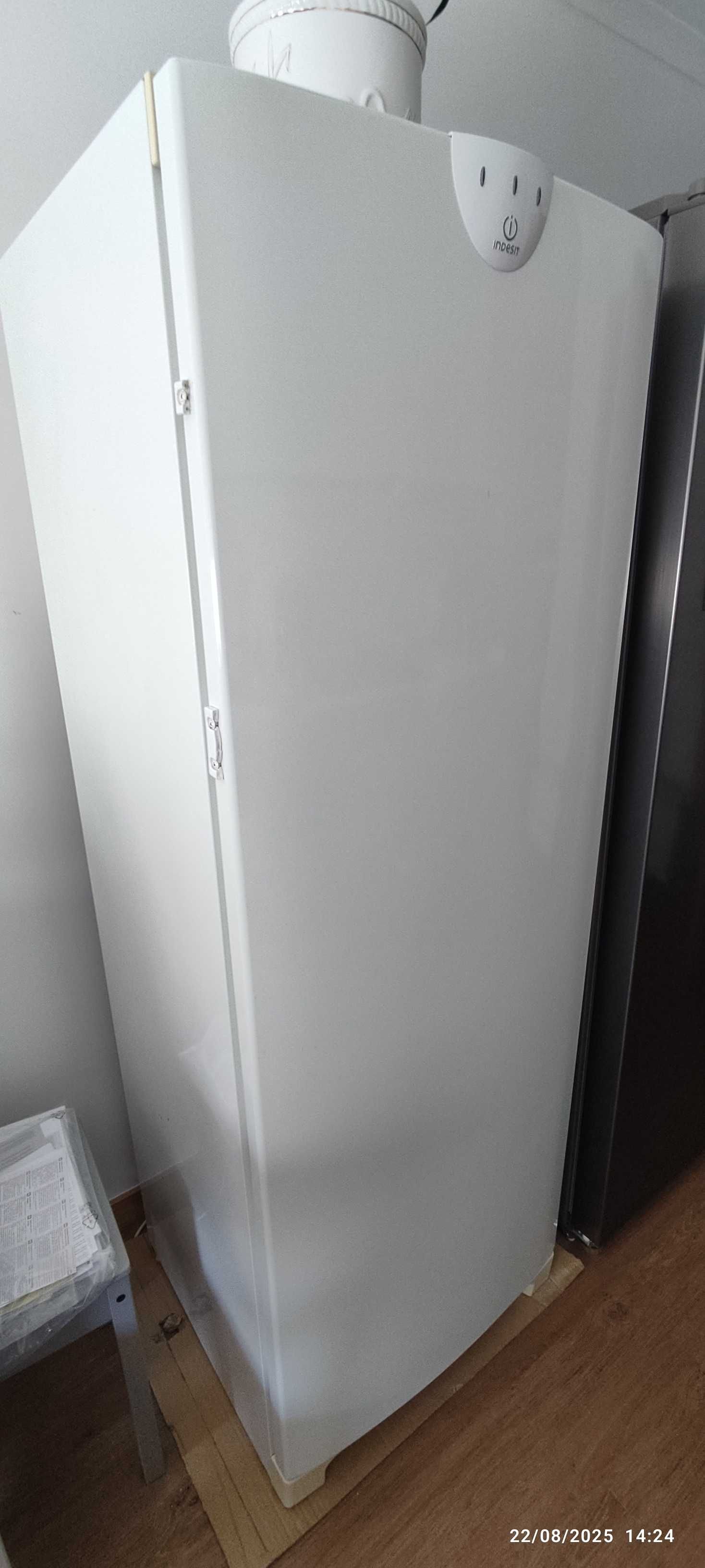 Arca congeladora INDESIT
