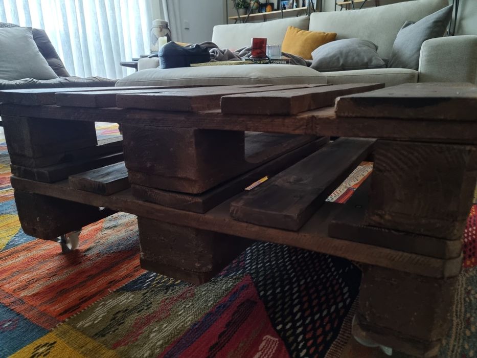 Vendo Mesinha de centro em paletes