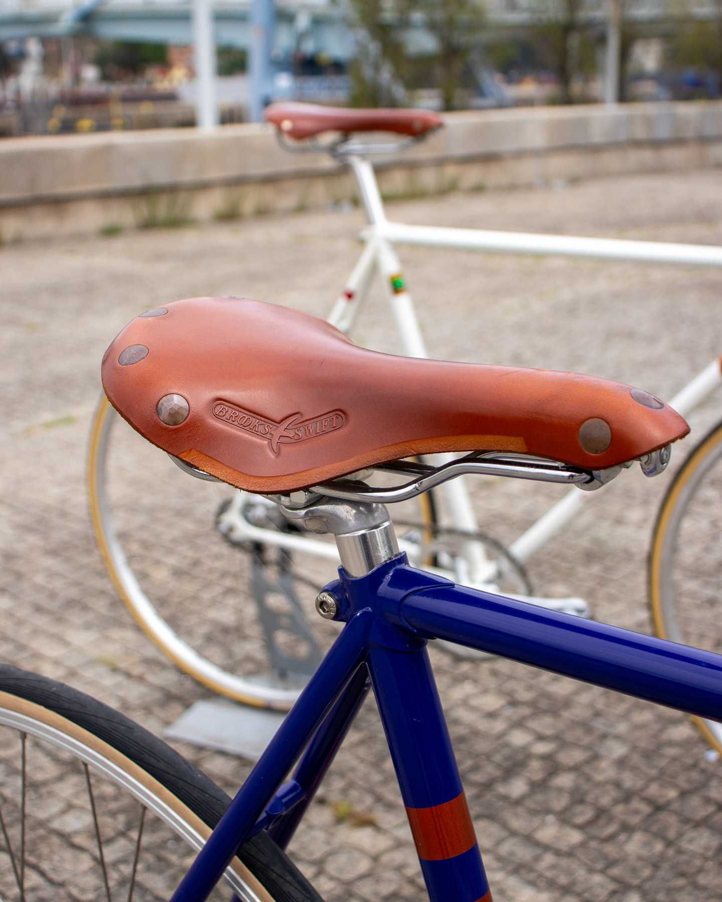 Bicicleta Estrada Chelo Cycles Roxa Customizada