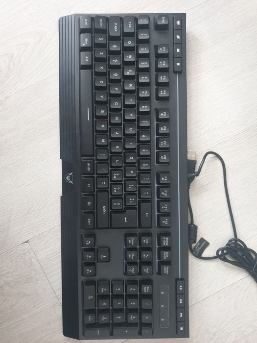 Pełnowymiarowa przewodowa klawiatura do gier z podświetleniem RGB