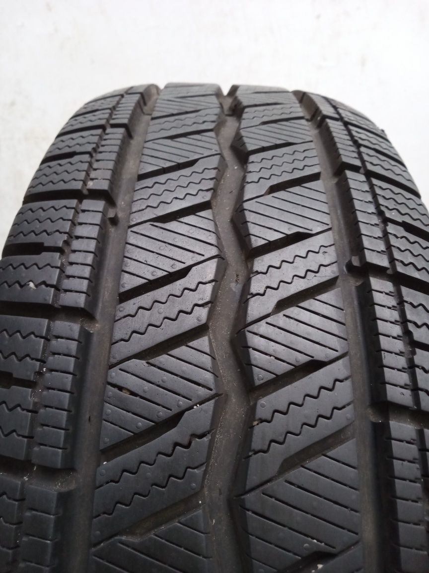 Opona zimowa 225/65R16C Hankook Winter icept LV Demo jak Nowa