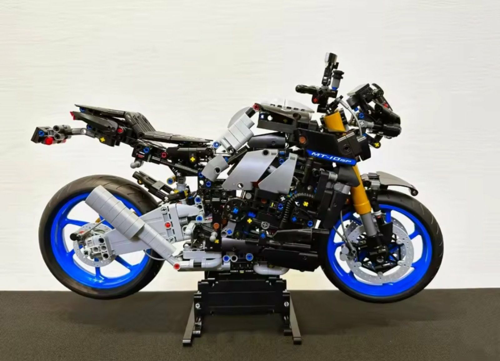 Конструктор мотоцикл Yamaha MT 10 S  . 1478 деталей Lego Technic 42159