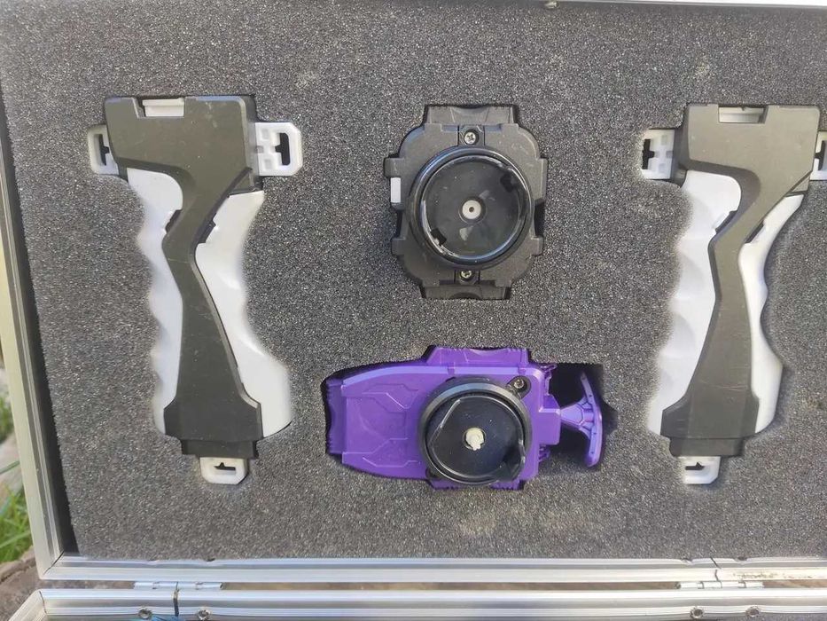 Бейблейд Бокс Набір 12 бейблейтів металеві елементи 2 запускач