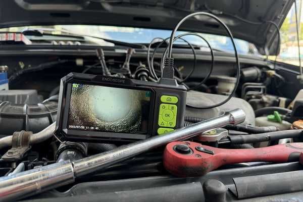 Виїзна ендоскопія бензинових авто та мото двигунів.