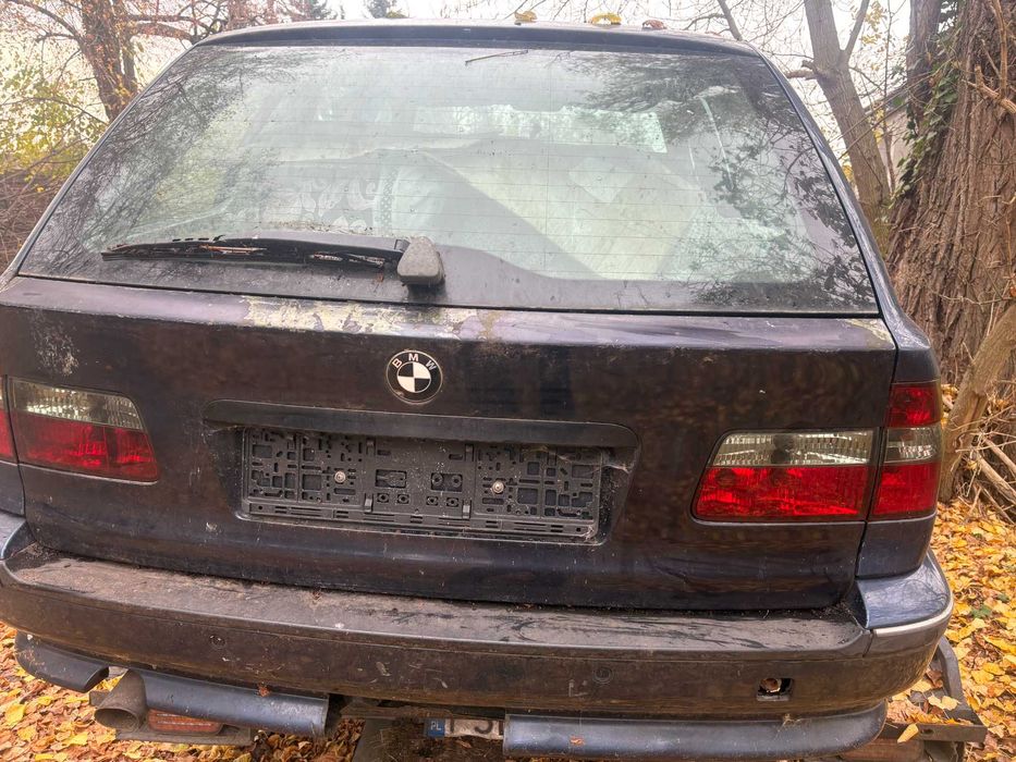 bmw e39 kombi tył kompletny klapa lampy zderzak