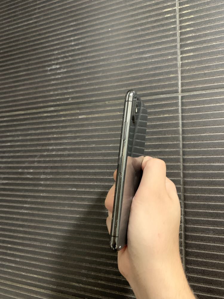 iPhone XS — Чёрный зверь с памятью, как у Лестера