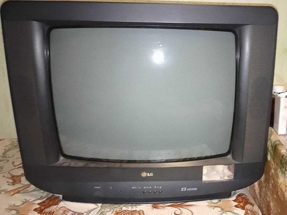 Телевизор кинескопный LG (диагональ 50см)