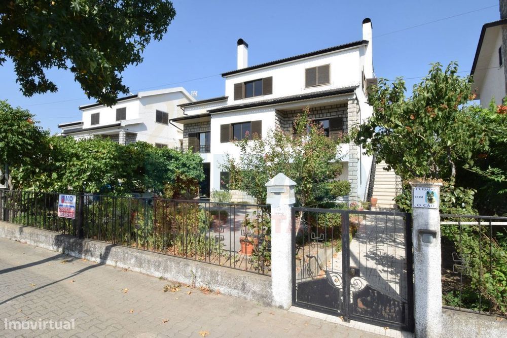 Moradia V6 Isolada - c/ Garagem - Fundão