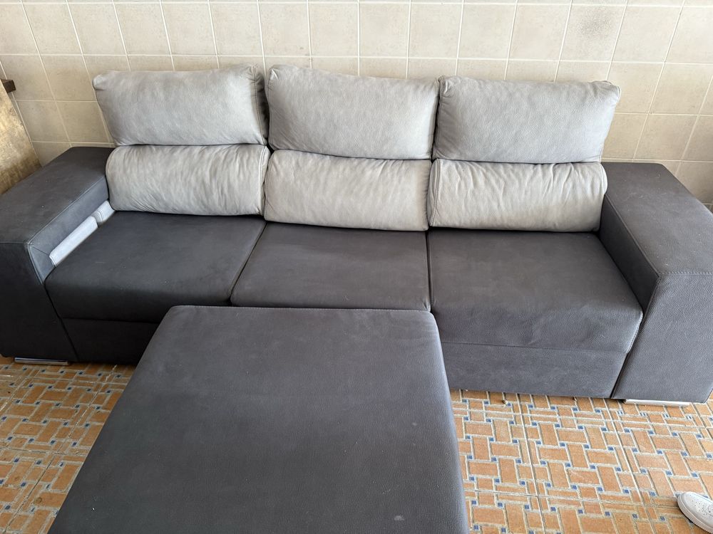 Sofá 3 lugares com 2 puff e chaise-loungue/mesa de centro
