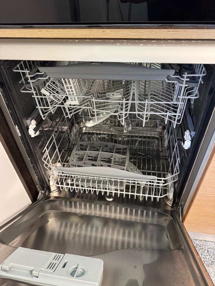 Vendo Máquina de lavar loiça.