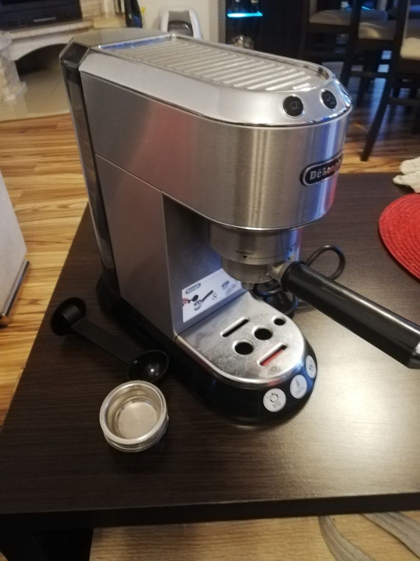 Ekspres ciśnieniowy do kawy DeLonghi EC680.M