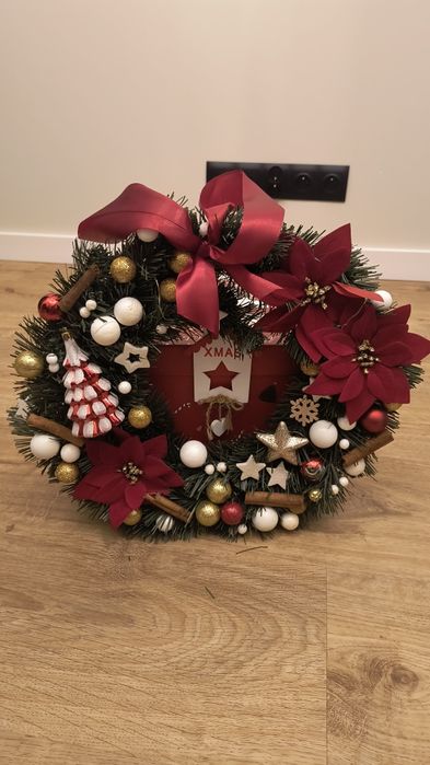 Wianek świąteczny na drzwi