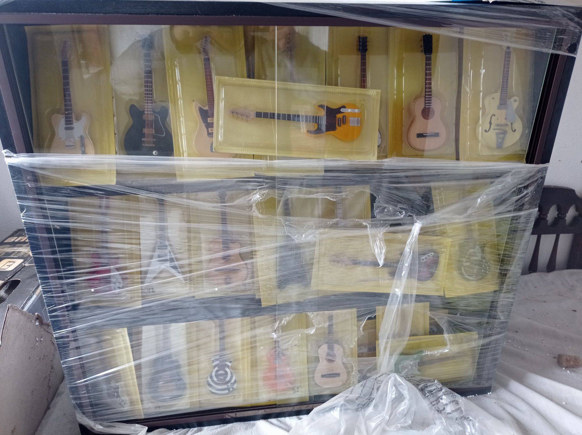 Guitarras miniatura - colecção completa com miniaturas e livros...