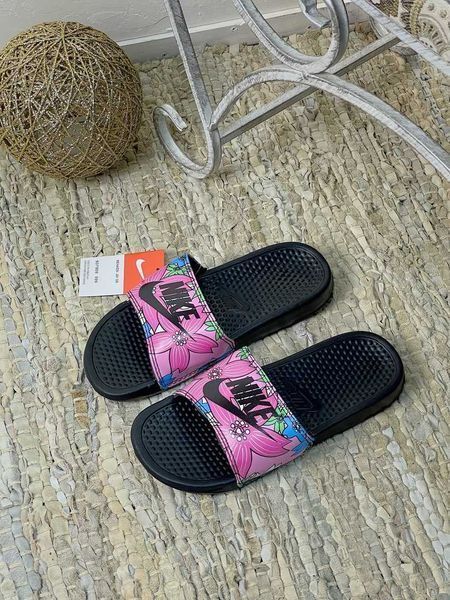 Женские кожаные шлепанцы Nike Benassi JDI жіночі шльопанці найк бенаси