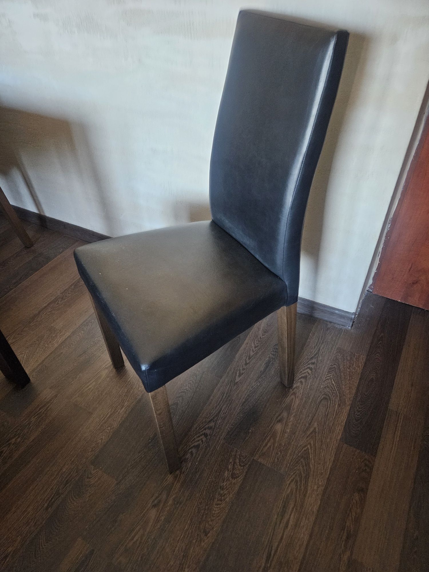 Krzesła tapicerowane- skora ekologiczna- kolor czarny- 4 szt
