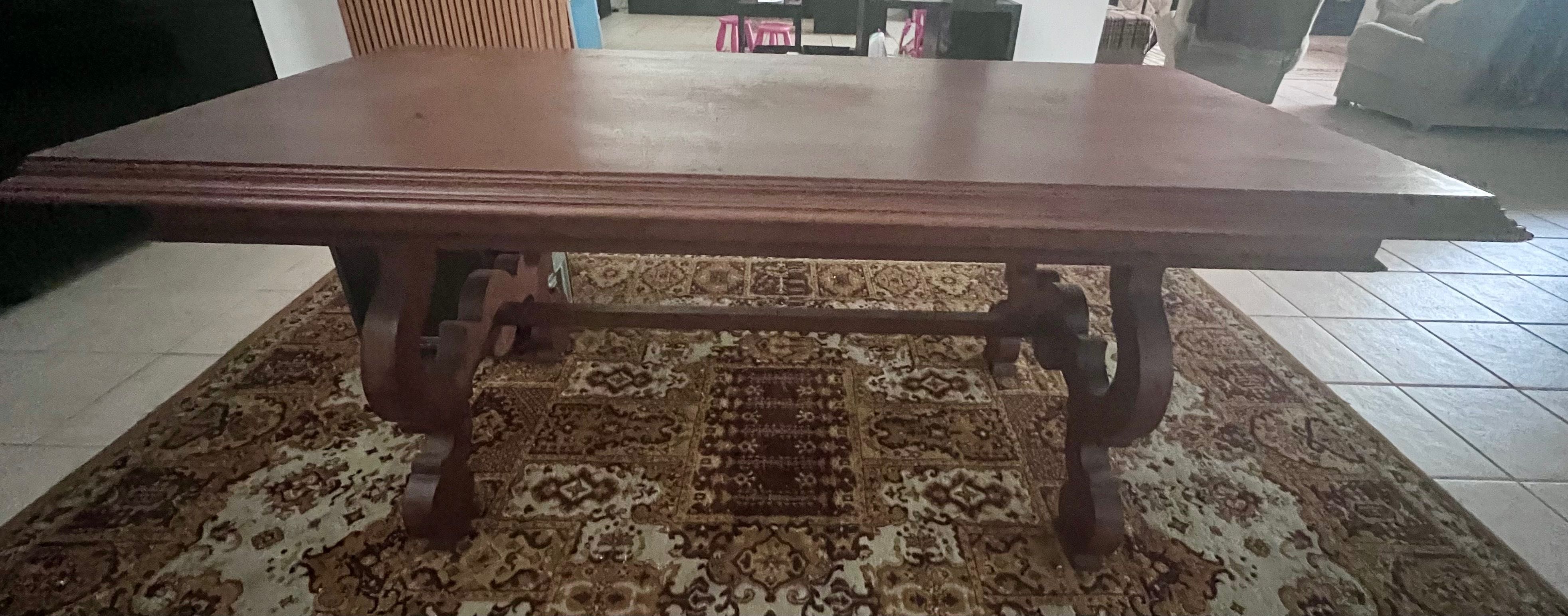 Mesa de madeira maciça