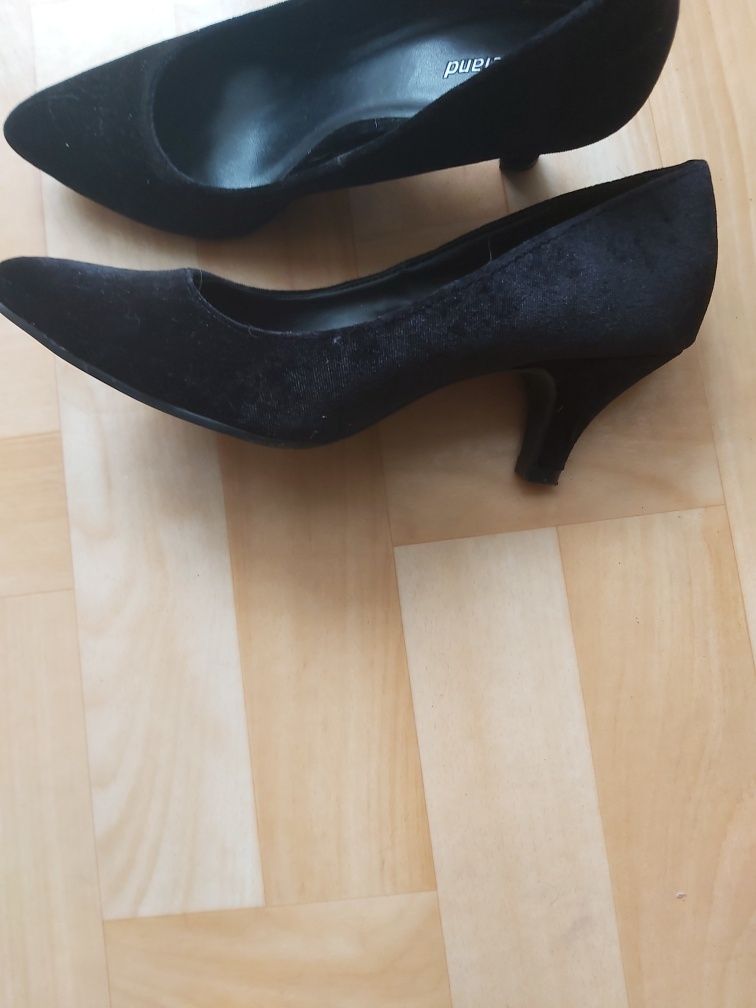 Buty zamszowe na szpilce