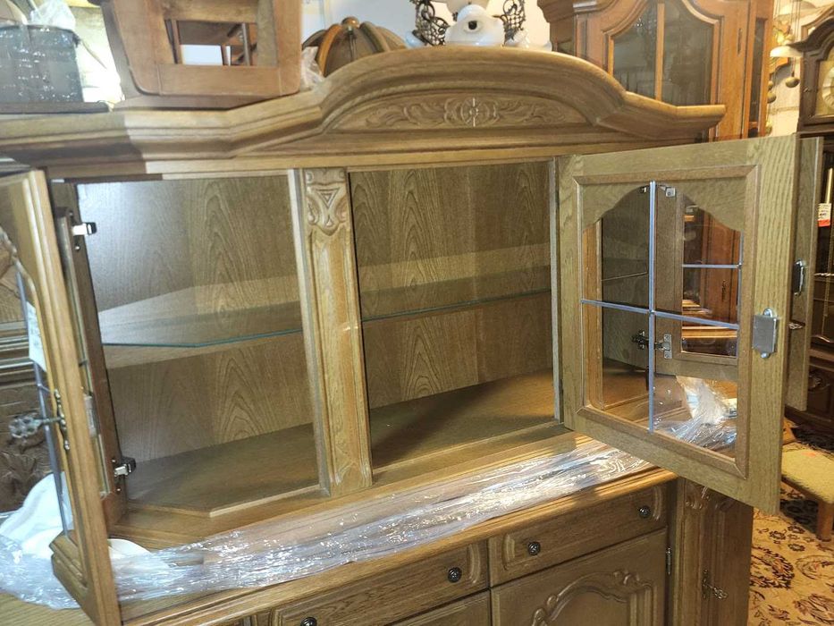 Komoda dębowa z zawieszaną witryną