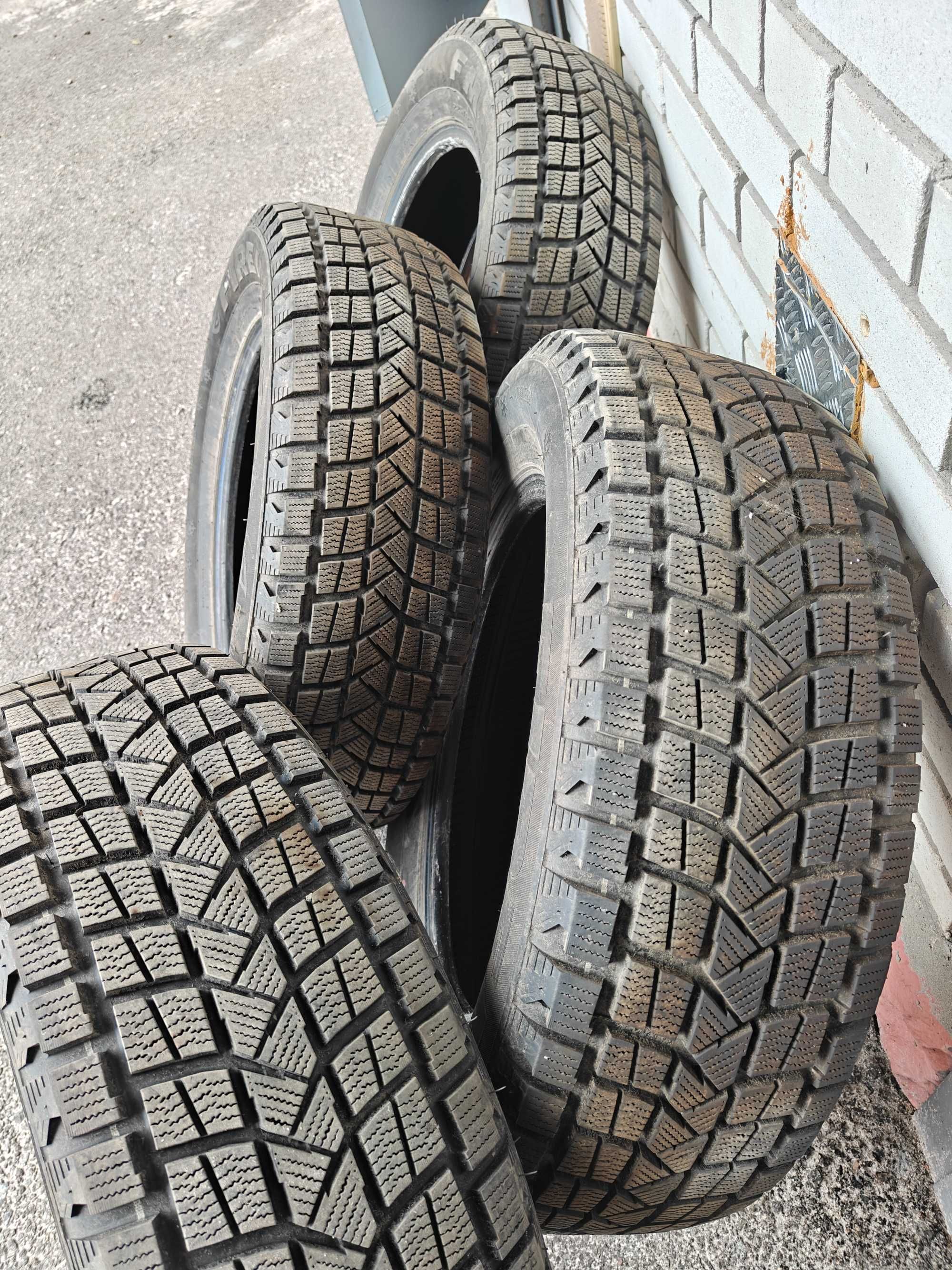 Зимові шини 225/65 R17