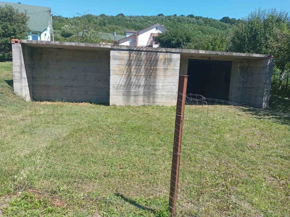 Земельна ділянка з фундаментом