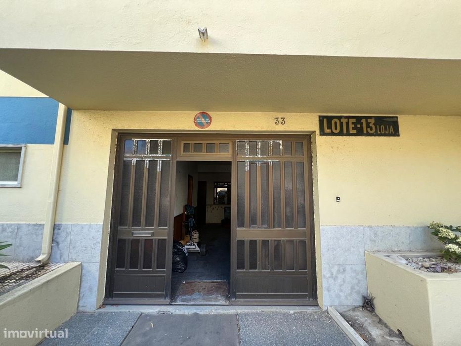 Armazém Multifuncional para venda em São Domingos de Rana com 205m²