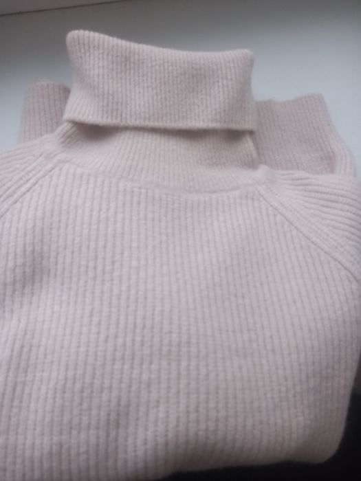 Теплий красивий светр під шию персиково бежевий роз 44 с