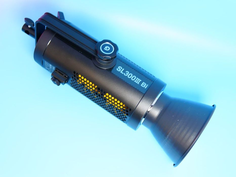 Видеосвет Godox SL300IIIBI Bi-Color LED Monolight