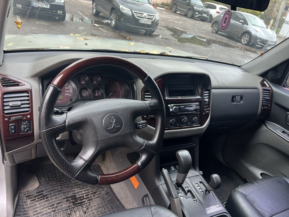 Міцубісі Паджеро,надійний джип,все працює.