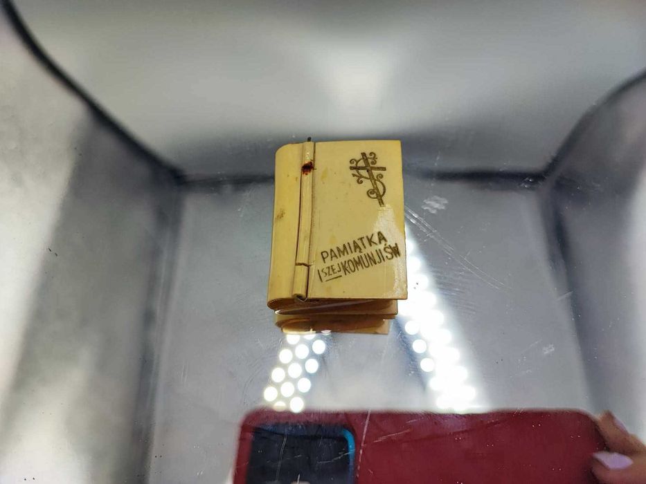 Stara pamiątka pierwszej Komunii świętej,pudełko,w środku różaniec