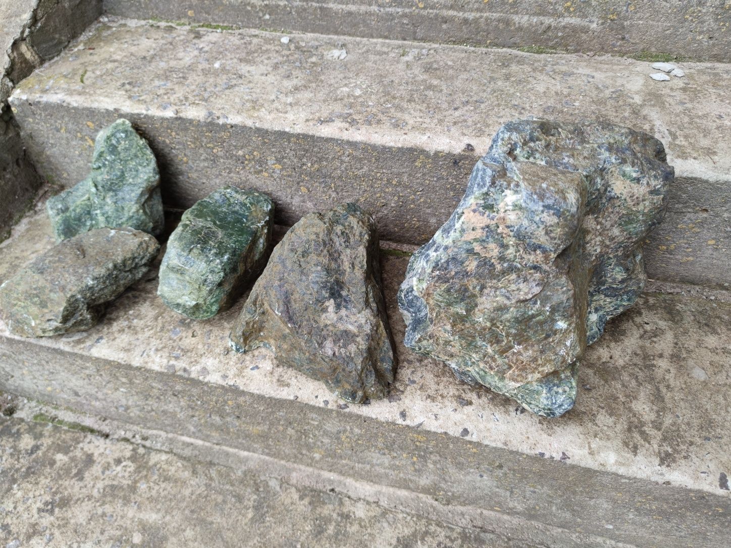 Serpentynit zielony skały kamienie do akwarium Malawi Tanganika